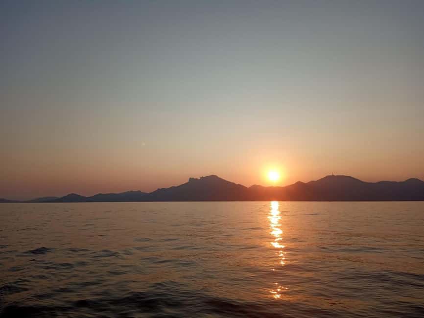 Saint Tropez: Evening Catamaran Party with Welcome Drink - Key points to know before you book