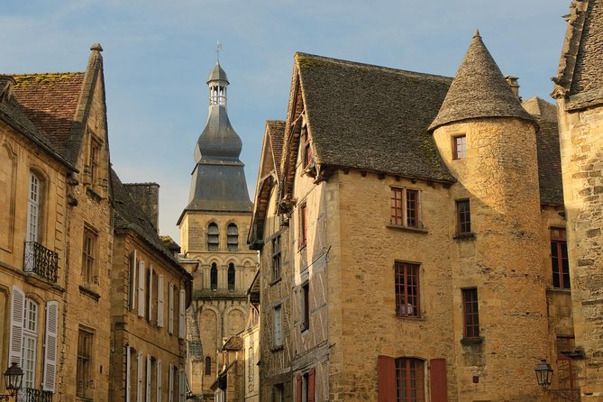Sarlat Gourmet Tour and Market Visit - How the guides shape the morning