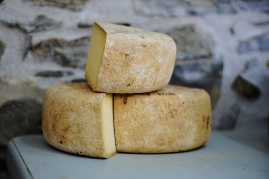 Sarlat Gourmet Tour & Market Visit with Tastings - Following the market through Sarlat