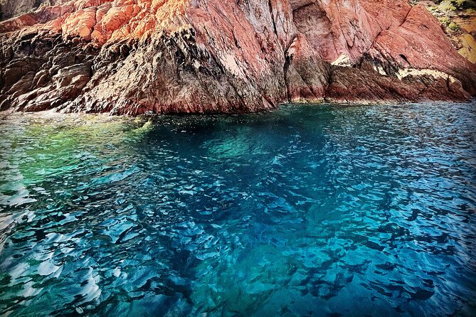 Scandola & Girolata: The Must-see Excursion EN Corsica - Girolata gives the day a human scale