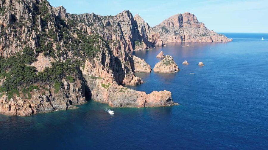 Scandola: Visit the Nature Reserve from Porto (France) - Choosing between Mare Nostrum II and Mare Nostrum III