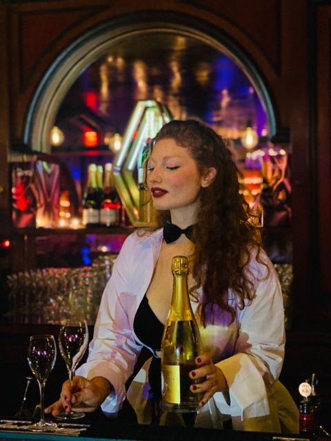 Secret Square Paris : Parisian Strip-Tease Cabaret Ticket - The central stage and the style of the show