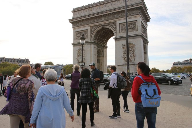 See 10+ Top Paris Sights, Fun Guide - The Moulin Rouge, famous façade and no show included