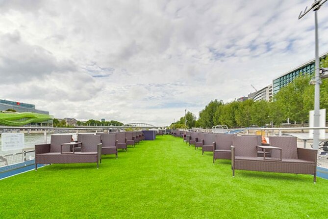 Seine River Dinner Cruise with Live Singer by VIP Yacht de Paris - Key points to know before booking