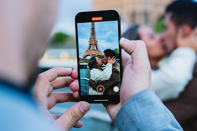 Seine River Dinner Cruise with Live Singer by VIP Yacht de Paris - Eiffel Tower, Notre Dame, and the first major sights