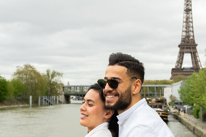 Seine River Dinner Cruise with Live Singer by VIP Yacht de Paris - Finding Port de la Rapée before sunset