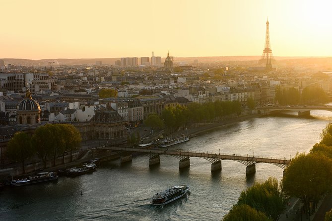 Seine River Guided Cruise by Vedettes de Paris - The first views: Eiffel Tower to Invalides