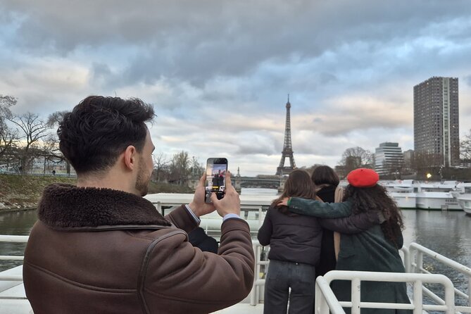 Seine River Sightseeing Guided Cruise by Vedettes du Pont Neuf - Commentary, languages, and guide quality
