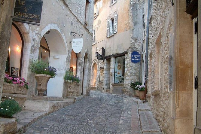 Self Guided Antibes, Cannes & Saint Paul de Vence from Nice - The guide question: tour leader or simply driver?