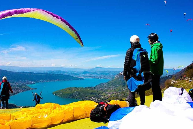 Sensation paragliding flight over the magnificent Lake Annecy - Why Col de la Forclaz makes this flight special
