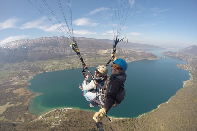 Sensation paragliding flight over the magnificent Lake Annecy - Is $144.82 a fair price?