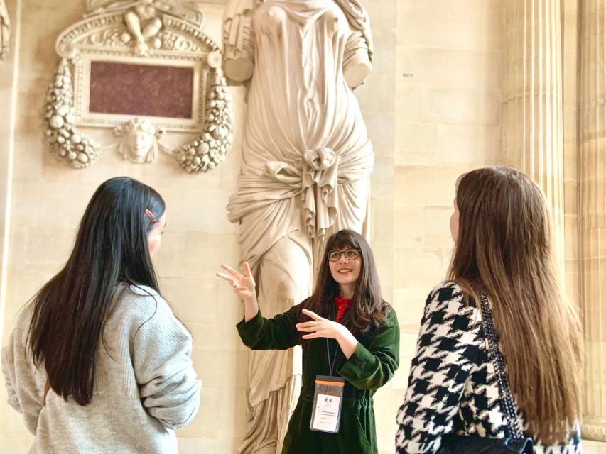 Skip-the-Line Louvre Museum Tour with Artist - Reserved entry and the first minutes inside