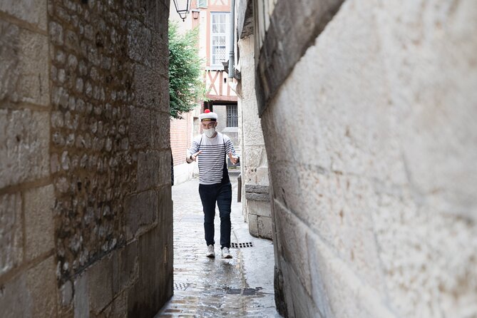 Small Group Guided Tour of the Secret History of Rouen - Gros-Horloge turns time into a city landmark