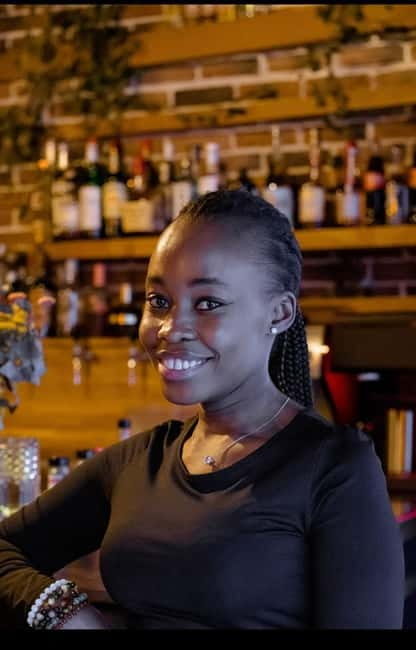 Solo travelers Meetup:A cultural stroll,Drinks & socializing - Key points at a glance