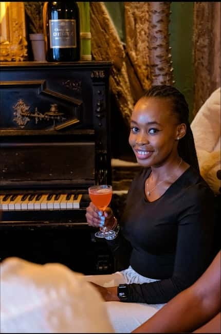 Solo travelers Meetup:A cultural stroll,Drinks & socializing - Who will enjoy this most