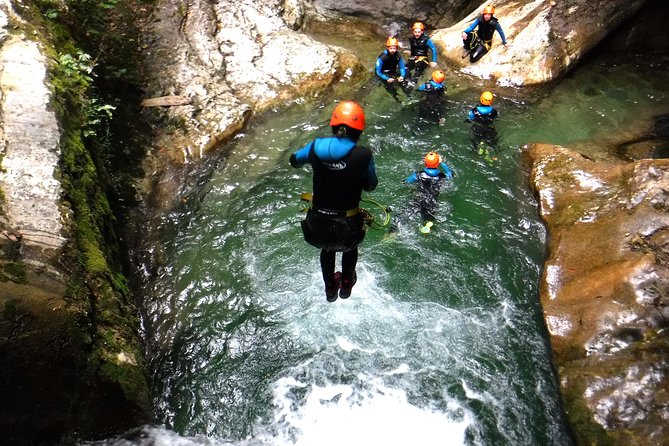 Sports Canyoning of Écouges bas in Vercors - Grenoble - Guide style and group size