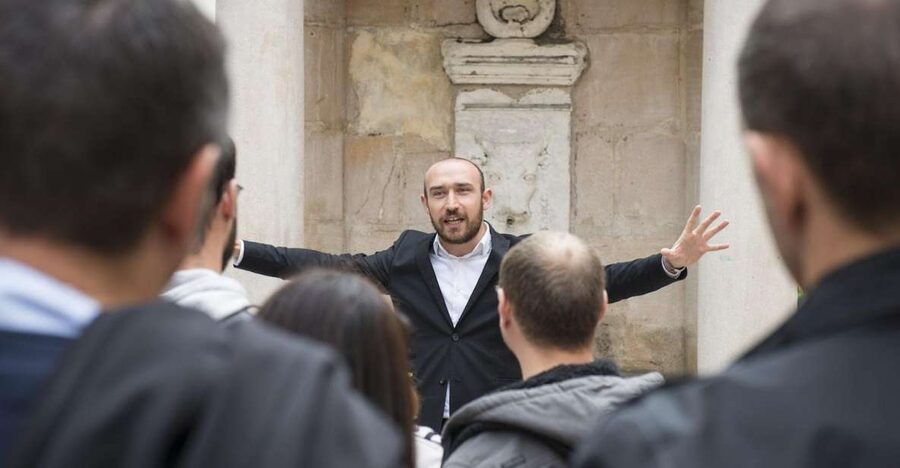 Storytelling tour of the Vieux-Lyon in French - Printing shops, taverns, and the world of Catherine