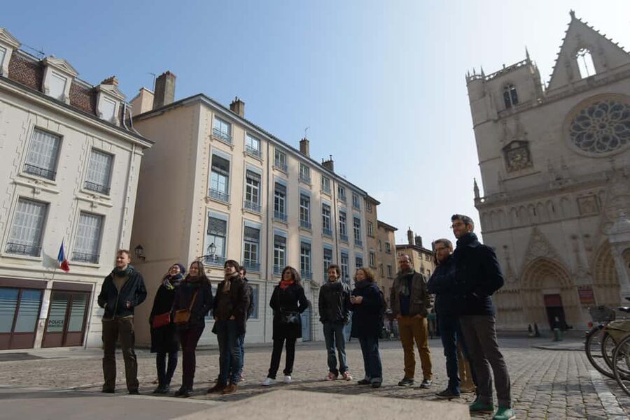 Storytelling tour of the Vieux-Lyon in French - Meeting Catherine at the Vieux-Lyon metro exit