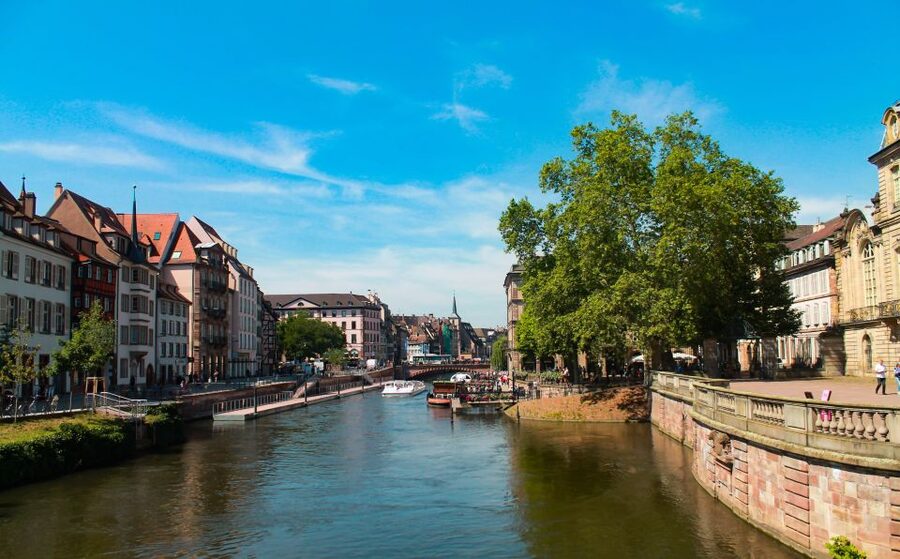 Strasbourg: City Highlights Walking Tour with Local Guide - Starting beside the War Memorial at Place de la République