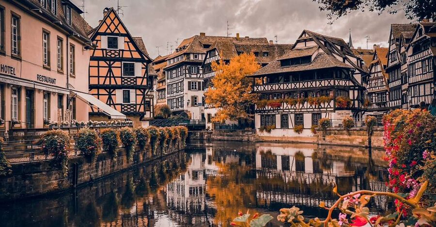 Strasbourg: Guided Historical Neighborhoods Walking Tour - Key points at a glance