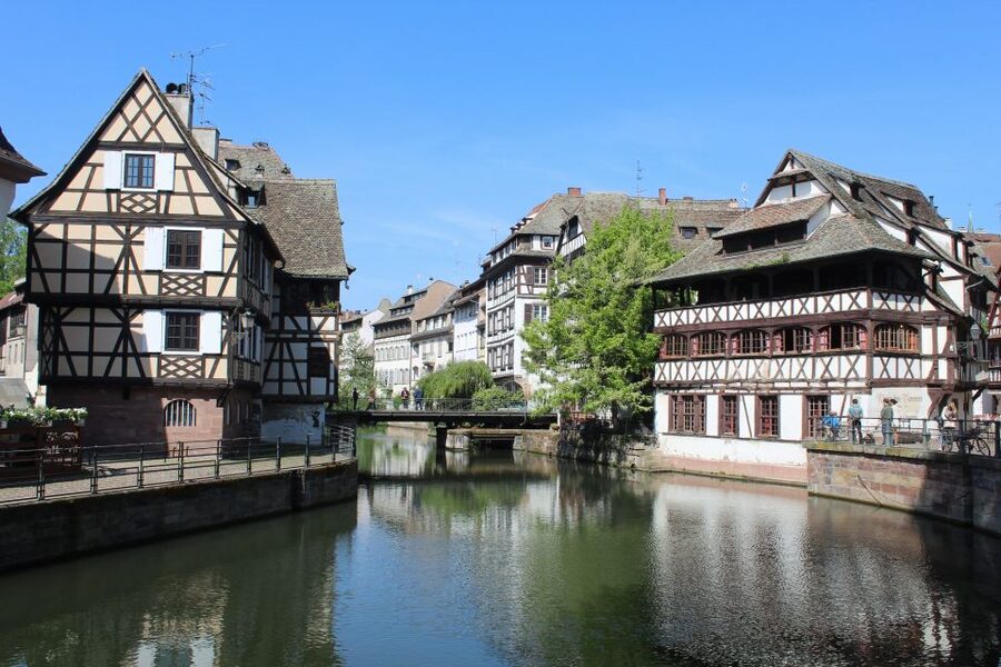 Strasbourg: Walking Tour with Local Guide - Starting at Place d’Austerlitz and reaching the covered bridges