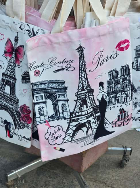 The historic district of Montmartre - The first Montmartre stops and the artist connection