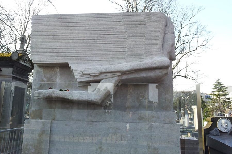 The Père Lachaise Cemetery: Guided 2-Hour Small-Group Tour - Meeting at Gambetta Square