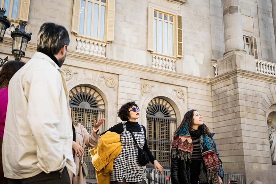 The Ultimate Bordeaux Food Tour: Full Meal & Fine Wines - Why a food walk suits Bordeaux