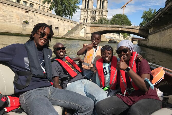 Top Private Cruises in Paris with French Champagne and surprises - Pont Neuf and the older heart of Paris