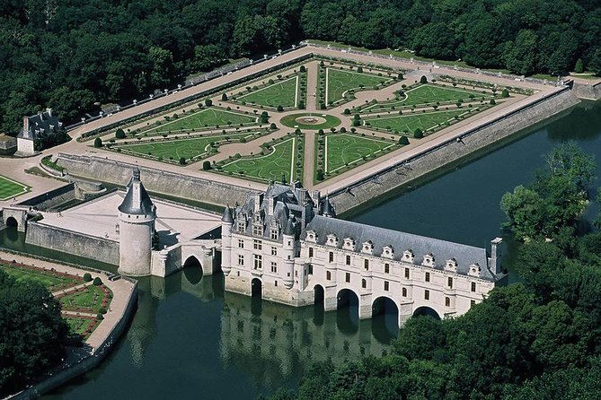 Touraine-Chenonceau private tour - Transport from Tours, Amboise, or Paris