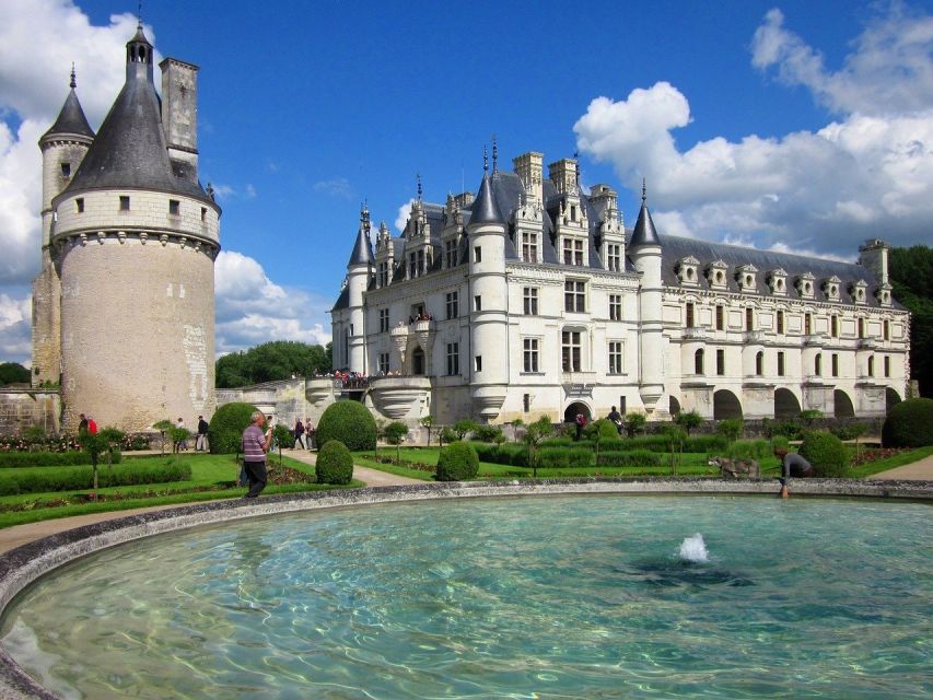 Tours/Amboise: Chambord, Chenonceau Day Trip & Wine Tasting - Chambord and the scale of royal ambition