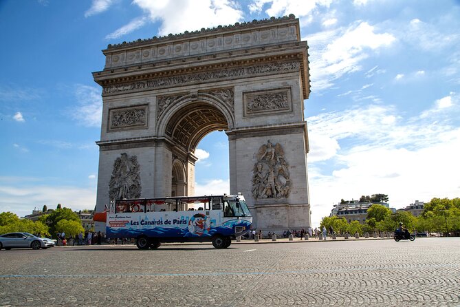 Tours of Paris and the Hauts-de-Seine in an Amphibious Bus - What this unusual Paris bus tour is really like