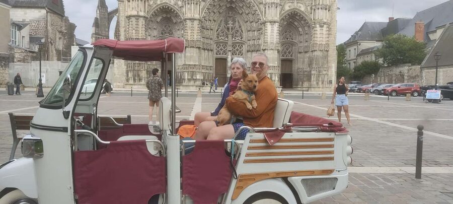 Tours: visite du coeur historique de la ville. - Following the banks of the Loire