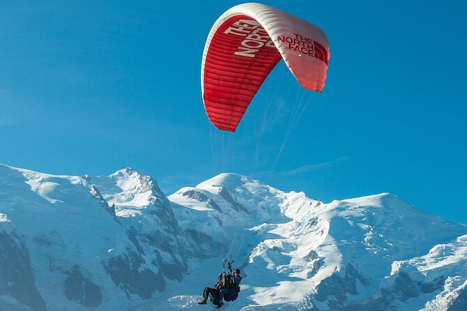 Two-seater paragliding flight in Chamonix - Leaving the Chamonix slope with Mont-Blanc ahead