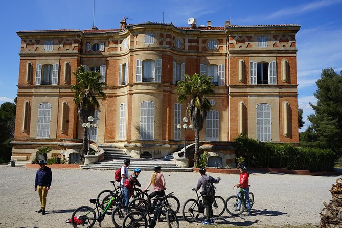 Ultimate Calanques Panoramic e-bike Ride – 3h (Small Group) - Starting at Pointe Rouge and getting oriented