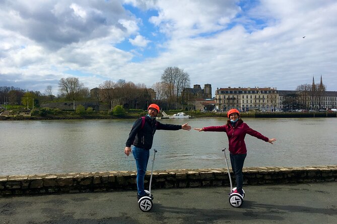 Unusual and ecological ride on a Segway and electric bike in Bayonne - Seeing Bayonne from the cathedral side
