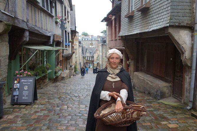 Unusual guided tour of Dinan immersed in the Middle Ages - Who will enjoy this experience most