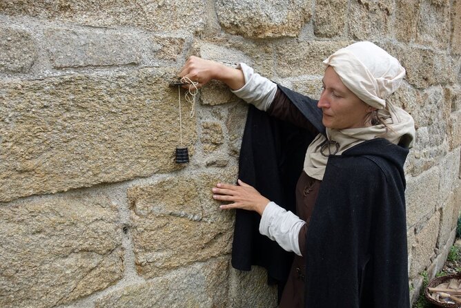 Unusual guided tour of Dinan immersed in the Middle Ages - Meeting point advice and cancellation flexibility