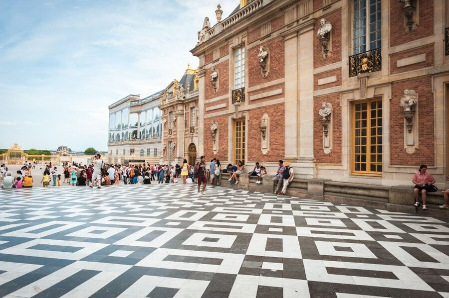 Versailles Bike Tour with Palace & Queen Farm Entrance - Shopping for lunch in Versailles