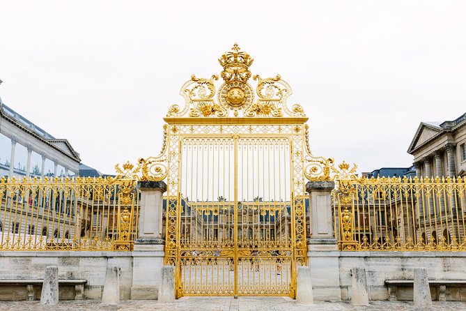 Versailles Château and Gardens Walking Tour from Paris by Train - History comes through stories, not lectures
