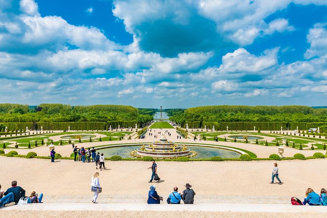 Versailles Palace and Gardens Half Day Guided Tour from Paris - The Hall of Mirrors and its famous setting
