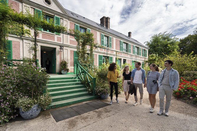 Versailles Palace and Giverny Monet House Visit with Lunch - Walking, crowds, and practical preparation