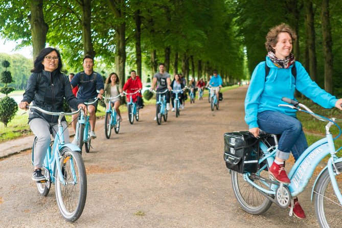 Versailles Palace Bike Tour with Market & Marie-Antoinette hamlet - A picnic beside the Grand Canal