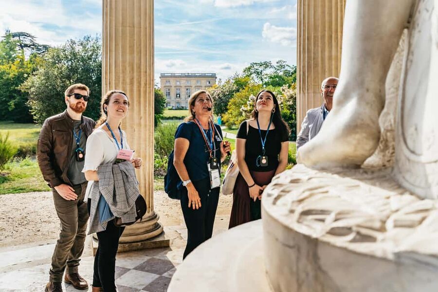 Versailles: Palace, Gardens & Marie Antoinette’s Estate Tour - How the guide shapes the day