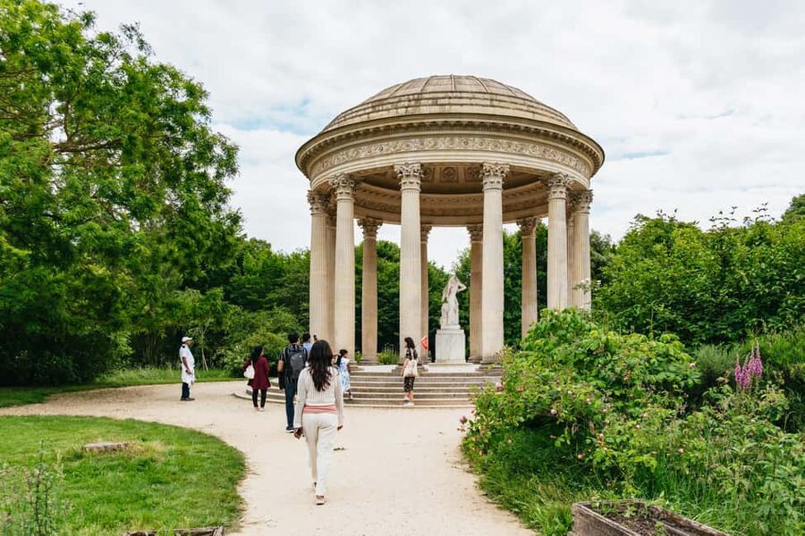 Versailles: Palace, Gardens & Marie Antoinette’s Estate Tour - What the $154 price gets you