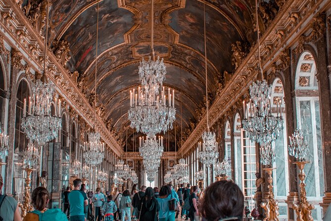 Versailles Palace Guided Tour with Reserved Entry - The Hall of Mirrors when crowds are heavy