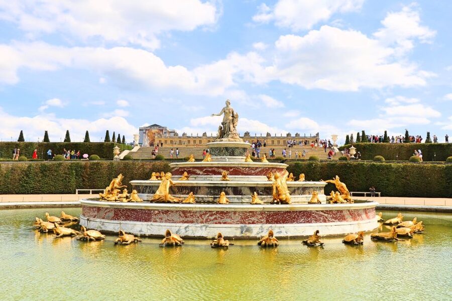Versailles: Skip-the-Line Guided Palace Tour and Full Access - The formal gardens and fountains