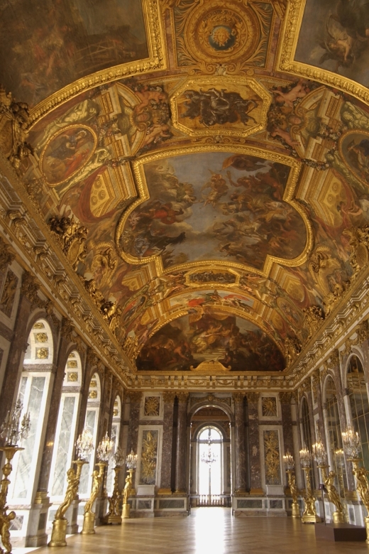 Versailles: Skip-the-Line Guided Tour of Palace with Gardens - Entering the palace without the ticket queue