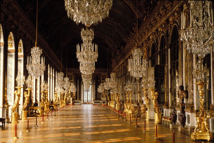 Versailles: Skip-the-Line Guided Tour of Palace with Gardens - Royal apartments and rooms devoted to the gods
