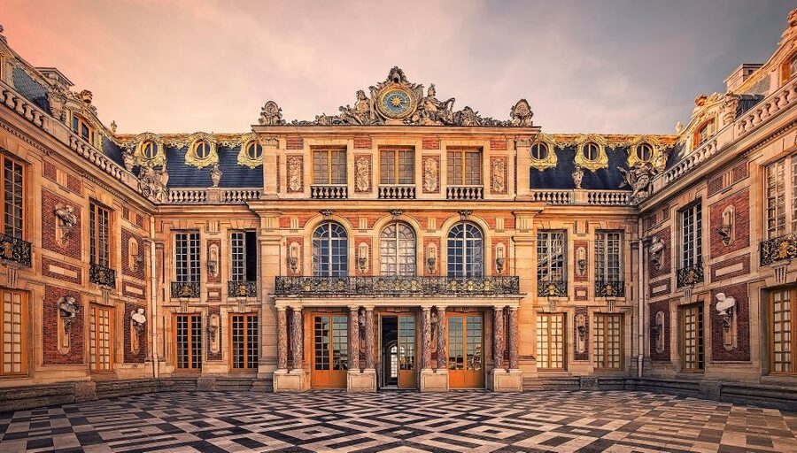 Versailles: Skip-the-Line Guided Tour of Palace with Gardens - Leaving the palace for the gardens